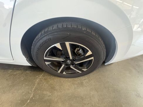 Used 2024 Nissan Sentra SV FWD image 11