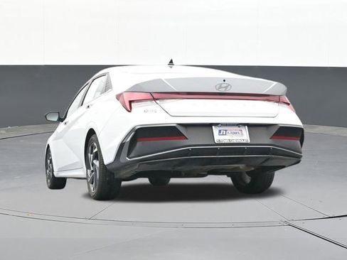 Used 2025 Hyundai Elantra SEL FWD image 50