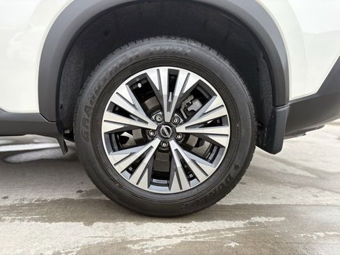 Used 2023 Nissan Rogue SV image 9