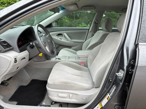 Used 2010 Toyota Camry LE FWD image 11