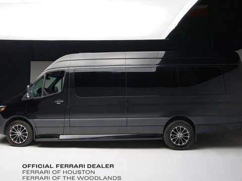 Used 2022 Mercedes-Benz Sprinter 3500 image 9