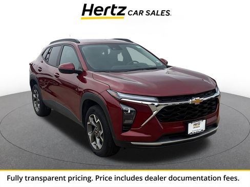 Used 2025 Chevrolet Trax LT FWD image 1