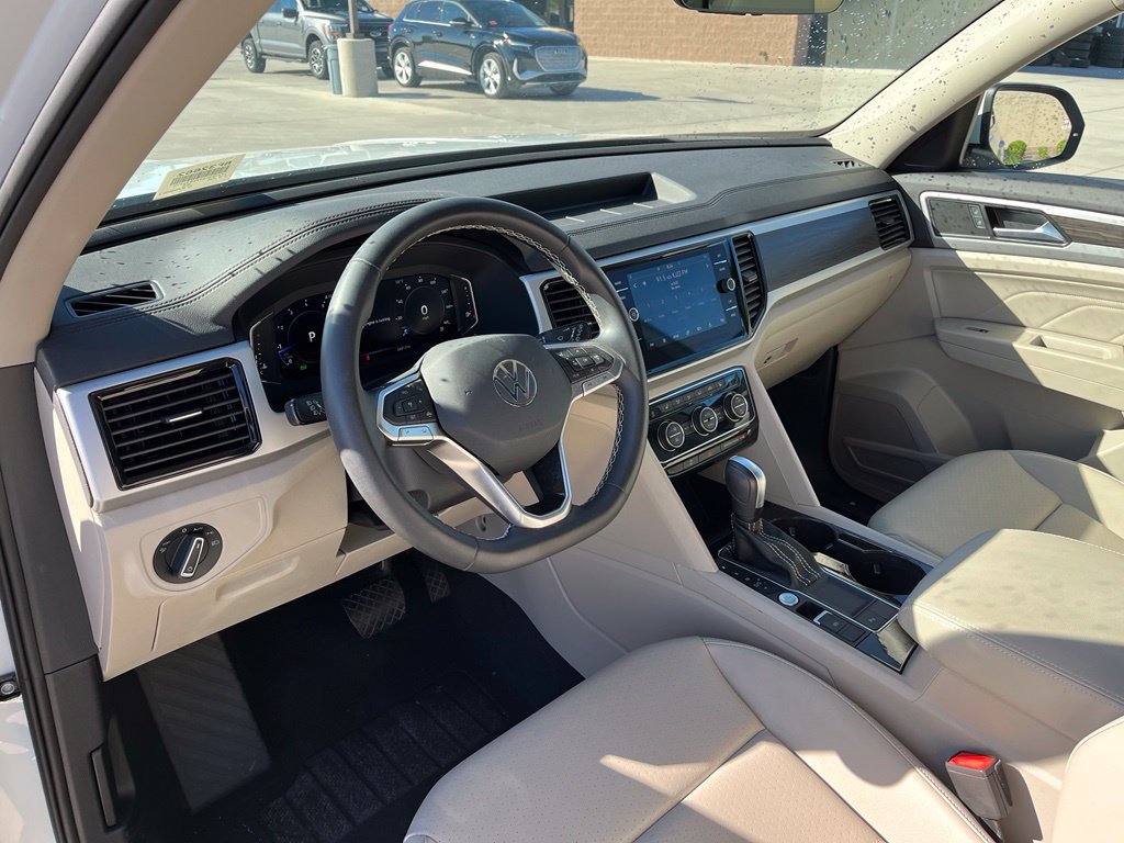 Used 2023 Volkswagen Atlas SE w/ Panoramic Sunroof Package FWD image 12