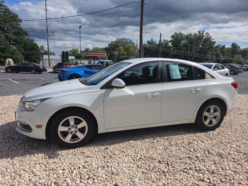 Used 2016 Chevrolet Cruze LT FWD image 3