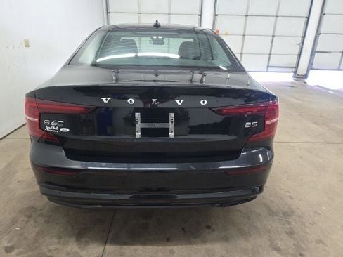 Used 2024 Volvo S60 B5 Core image 10