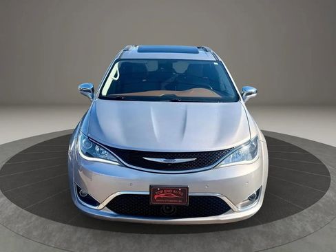 Used 2017 Chrysler Pacifica Limited w/ UConnect Theater Package image 2