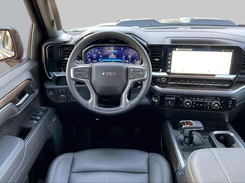 Used 2025 Chevrolet Silverado 1500 LT Trail Boss w/ Convenience Package II AWD/4WD image 7