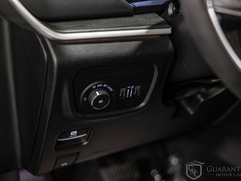 Used 2023 Jeep Grand Cherokee L Limited AWD/4WD image 20