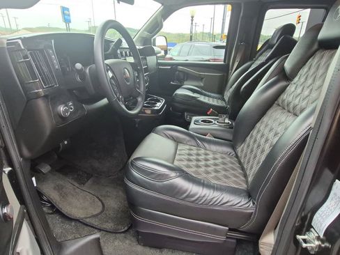 Used 2025 GMC Savana 2500 Extended w/ Driver Convenience Package RWD image 18