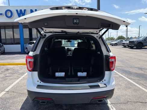 Used 2018 Ford Explorer XLT w/ Equipment Group 202A AWD/4WD image 8