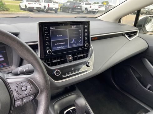 Used 2021 Toyota Corolla LE w/ LE Convenience Package image 23