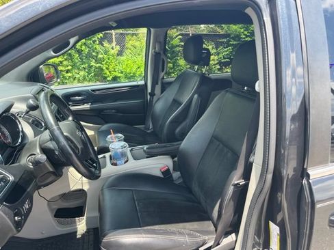 Used 2015 Dodge Grand Caravan SXT FWD image 11