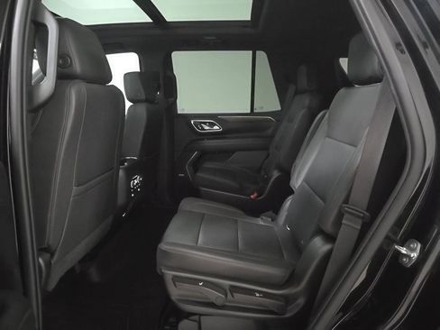 Used 2022 Chevrolet Tahoe Z71 w/ Luxury Package AWD/4WD image 11