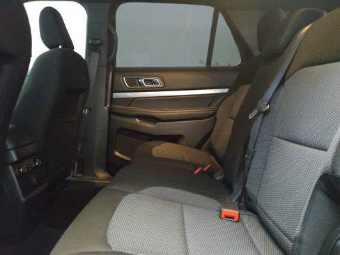 Used 2019 Ford Explorer XLT FWD image 18