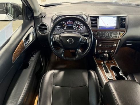Used 2020 Nissan Pathfinder Platinum image 18