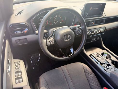 Used 2025 Honda Pilot Sport image 23