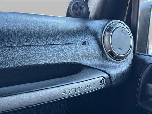 Used 2013 Jeep Wrangler Freedom Edition image 32