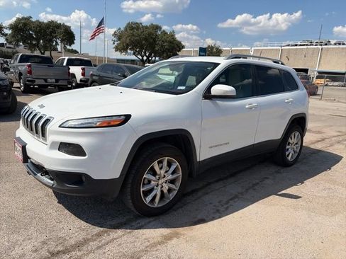 Used 2017 Jeep Cherokee Limited w/ Luxury Group AWD/4WD image 2