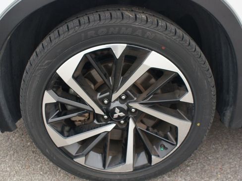 Used 2024 Mitsubishi Outlander SE image 27