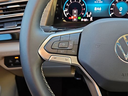 New 2026 Volkswagen Atlas SE image 18