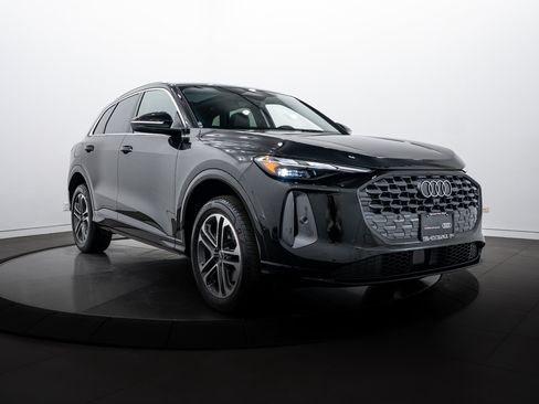 Certified 2025 Audi Q5 Premium w/ Convenience Package image 2