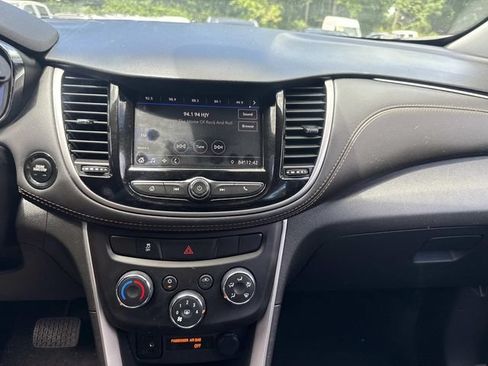 Used 2022 Chevrolet Trax LT w/ LT Convenience Package AWD/4WD image 21