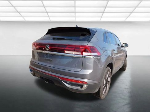 Used 2025 Volkswagen Atlas Cross Sport SE image 5