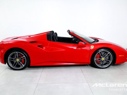 Used 2019 Ferrari 488 Spider RWD image 10