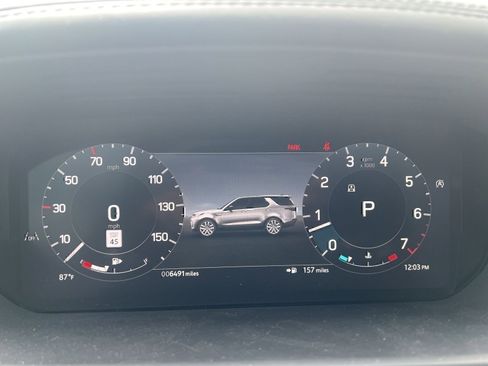 Used 2024 Land Rover Discovery Metropolitan Edition image 9