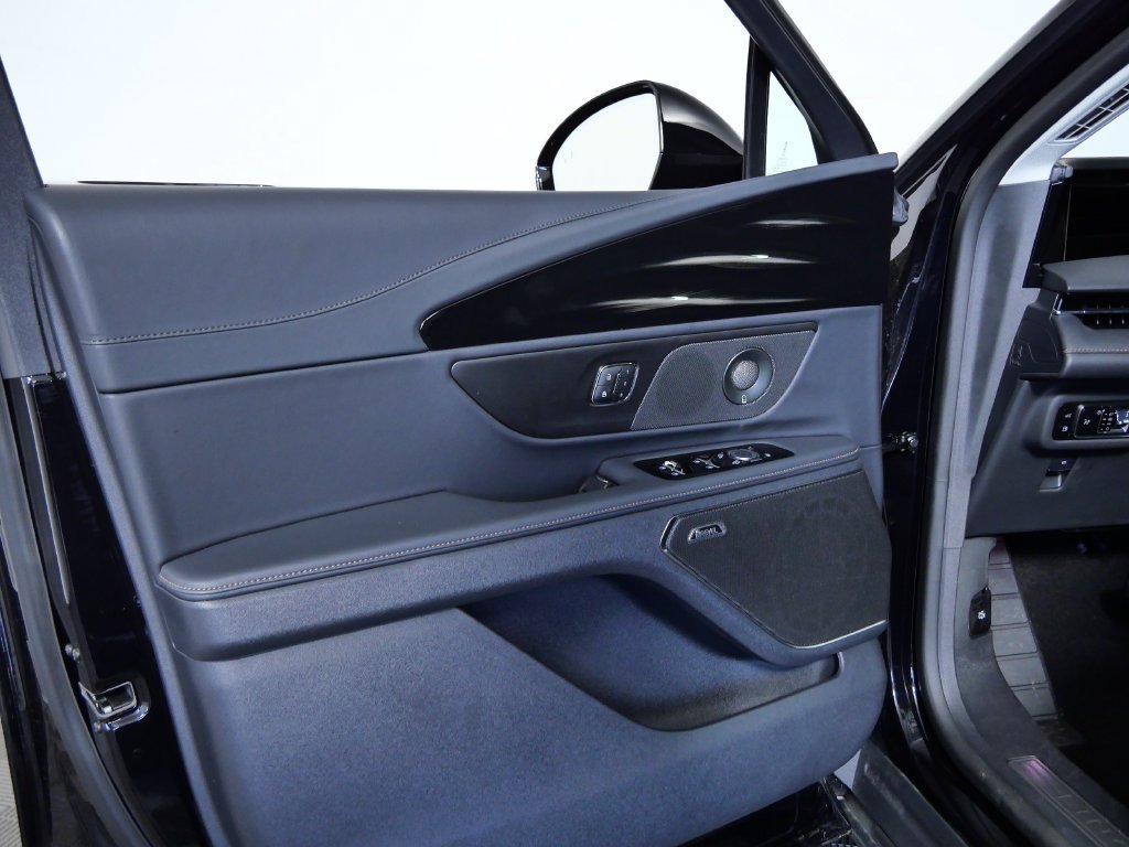 New 2026 Lincoln Nautilus Reserve AWD/4WD image 14