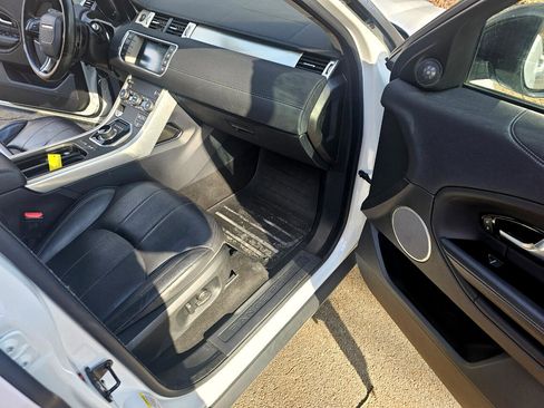 Used 2017 Land Rover Range Rover Evoque SE image 16