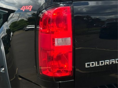 Used 2019 Chevrolet Colorado Z71 w/ Z71 Midnight Edition AWD/4WD image 32