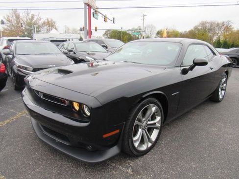 Used 2021 Dodge Challenger R/T image 3