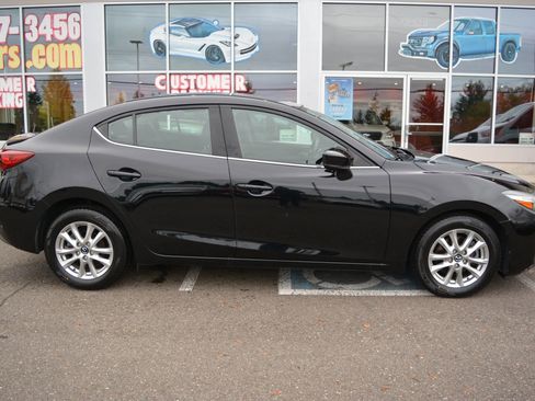 Used 2017 MAZDA MAZDA3 Sport w/ Preferred Equipment Package image 8