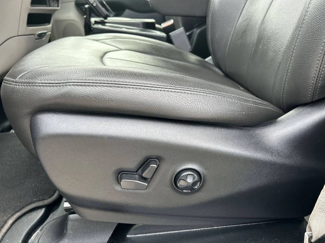 Used 2023 Chrysler Voyager LX FWD image 13