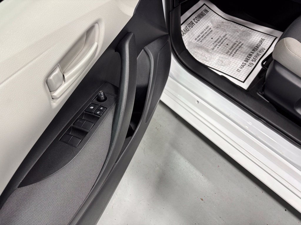 Used 2025 Toyota Corolla LE FWD image 9