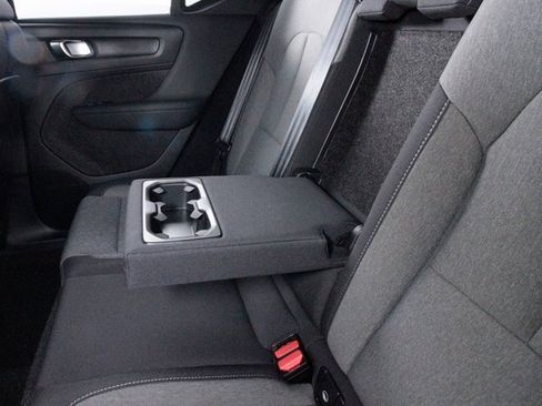 Certified 2025 Volvo XC40 B5 Core w/ Climate Package image 25