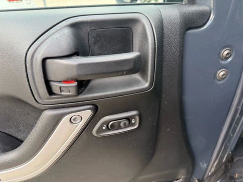 Used 2017 Jeep Wrangler Unlimited Rubicon image 14