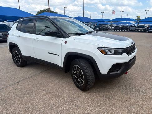 Used 2025 Jeep Compass Trailhawk AWD/4WD image 3