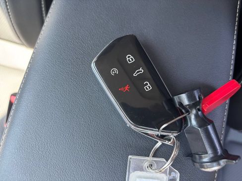 Used 2026 Volkswagen Tiguan SE AWD/4WD image 25