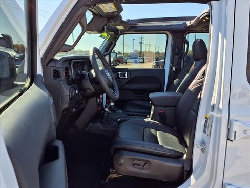 Certified 2025 Jeep Wrangler Unlimited Rubicon image 21