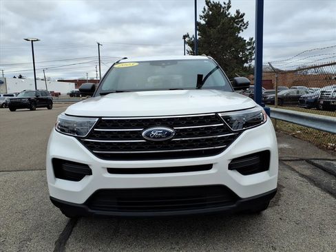 Certified 2023 Ford Explorer XLT w/ Class IV Trailer Tow Package image 2