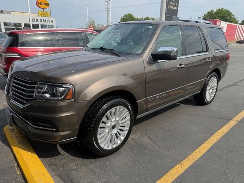 Used 2016 Lincoln Navigator Reserve AWD/4WD image 2