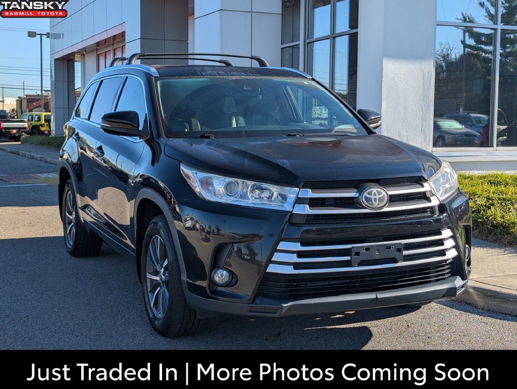 Used 2017 Toyota Highlander XLE AWD/4WD image 1
