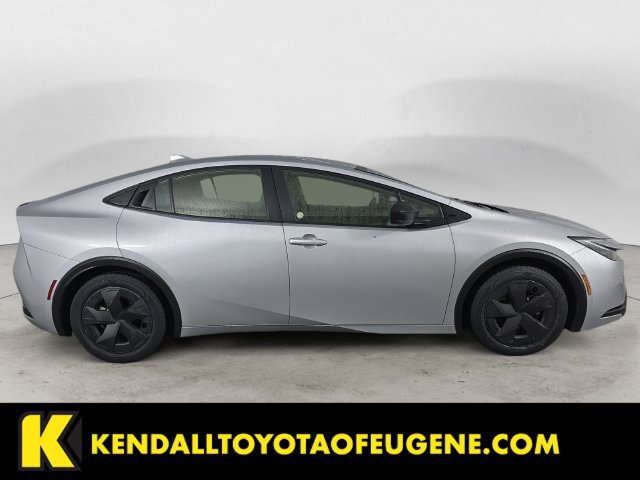 Used 2025 Toyota Prius LE FWD image 4