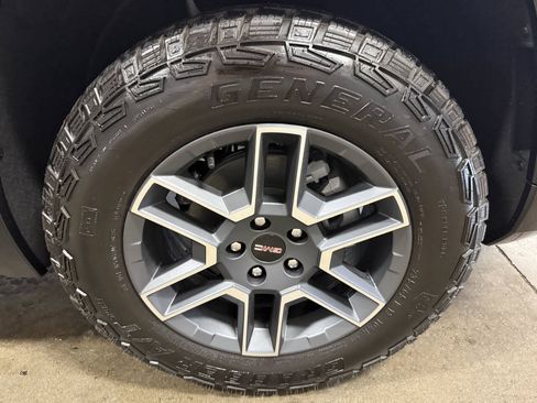 Used 2026 GMC Terrain AT4 w/ Convenience Package III AWD/4WD image 8
