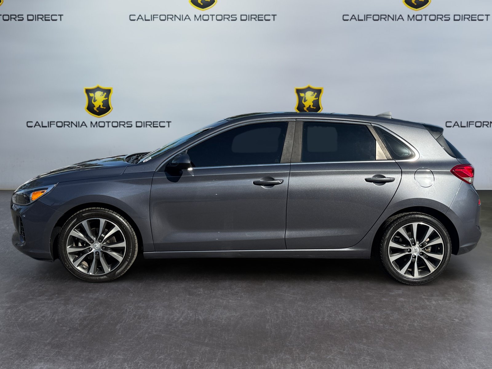 Used 2019 Hyundai Elantra GT FWD image 2