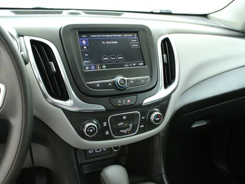 Used 2022 Chevrolet Equinox LS FWD image 17