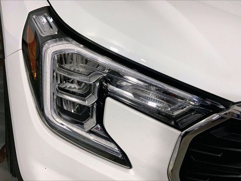 Used 2024 GMC Terrain SLE image 25