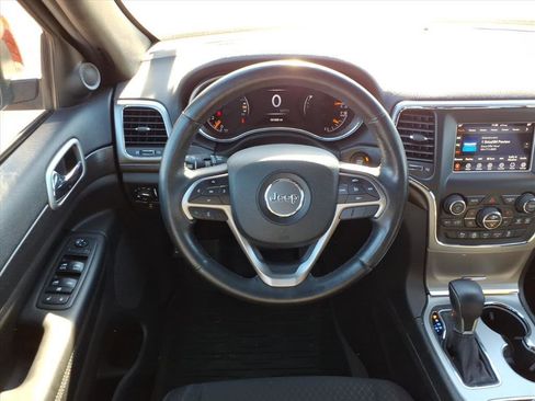 Used 2018 Jeep Grand Cherokee Laredo image 11